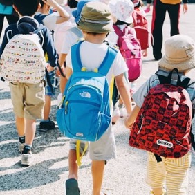 Co zapakować dziecku na wycieczkę? Najlepsze przekąski bezglutenowe na podróż